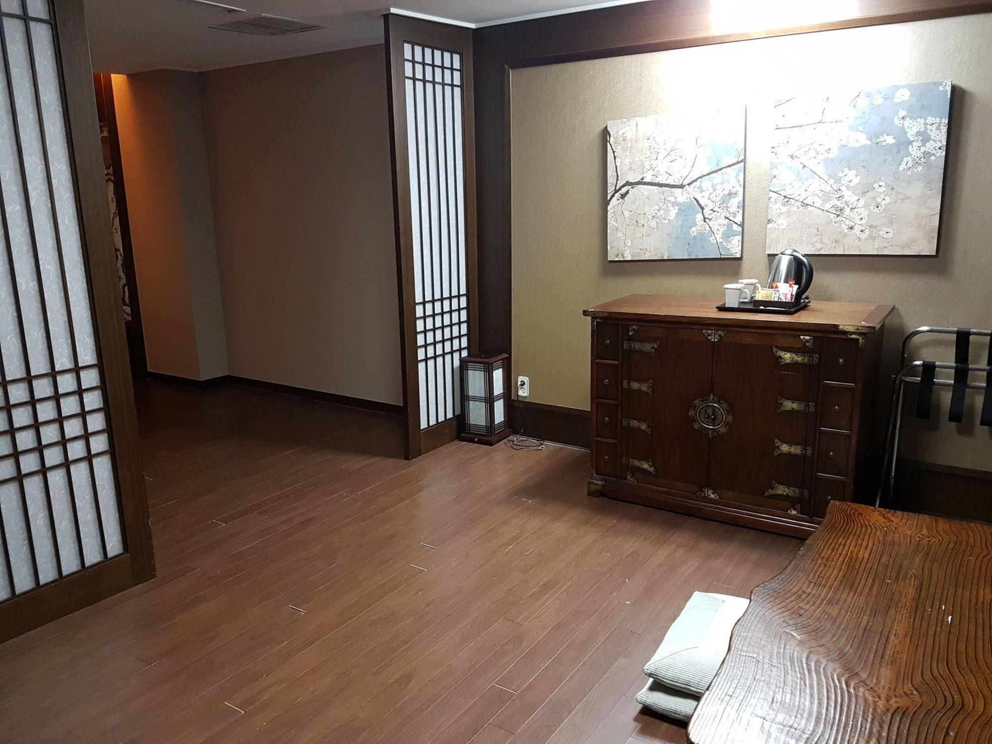Best Western Incheon Royal Hotel Экстерьер фото